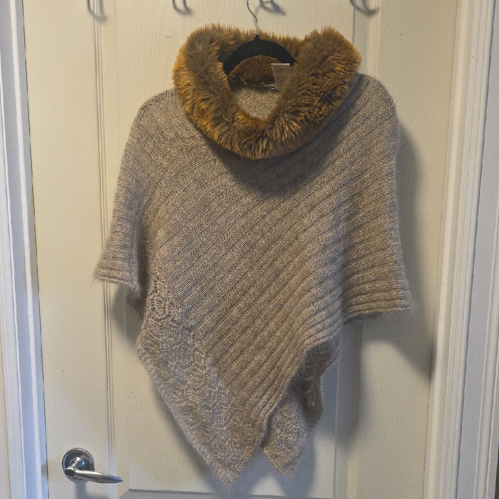 Cozy Tan Sweater with Faux Fur Collar